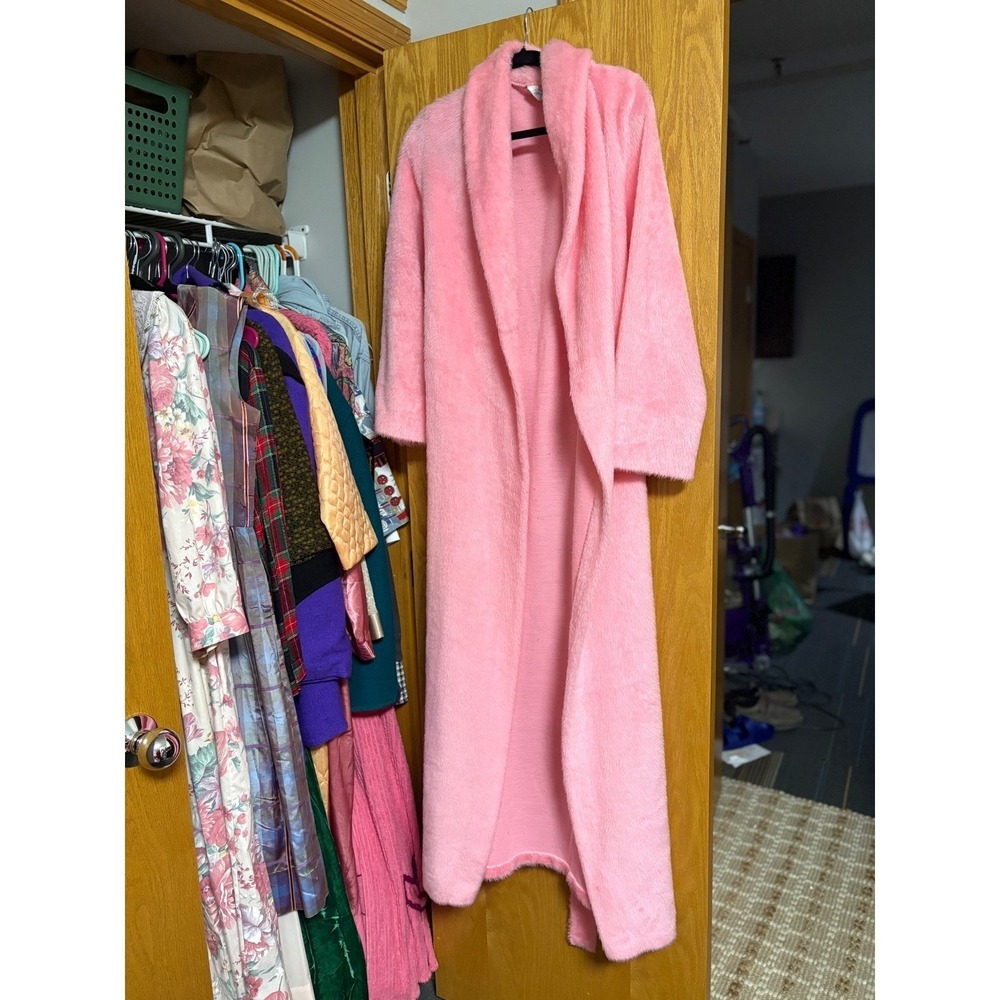 Vintage HomeWear Sears Pink Fuzzy  Long Robe Cozy Lounge Wear Soft - Picture 8 of 8